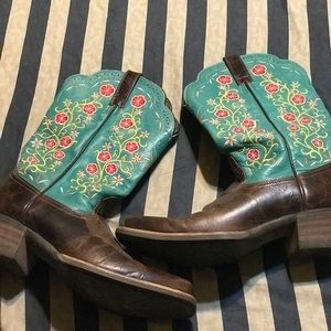 Used Ariat embroidery boot teal